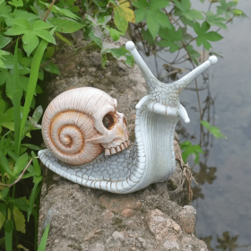 Resin Snail Skull Decorative Sculpture – Halloween & Gothic Garden Accent (model: White)